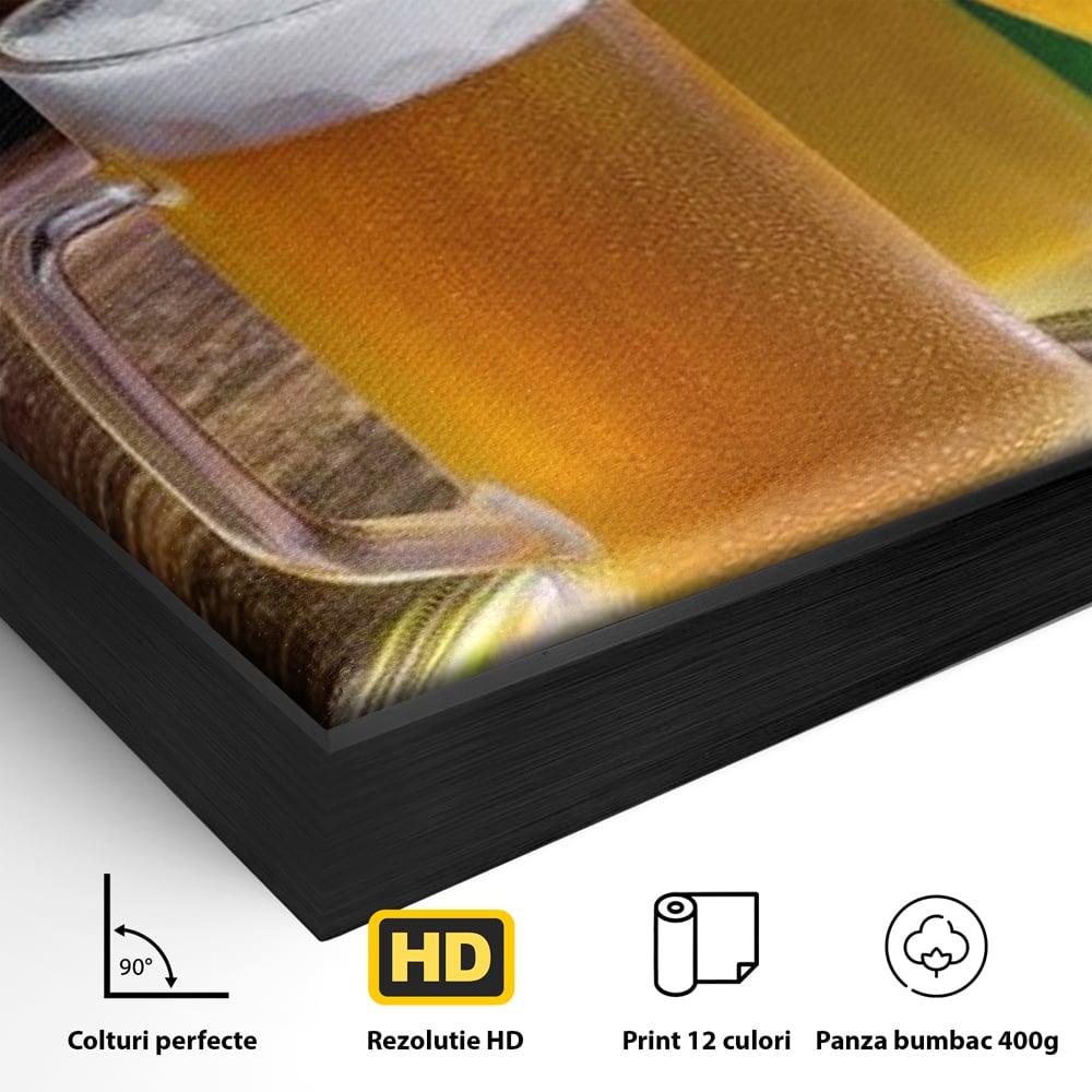 Detaliu al suprafetei: tablou canvas cu halba de bere, in rama de aluminiu negru
